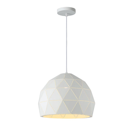 SOONG es una colección de lámparas colgantes con un cuerpo hecho de aluminio lacado para envolver la bombilla que se convierte en un punto esencial de la luz. 