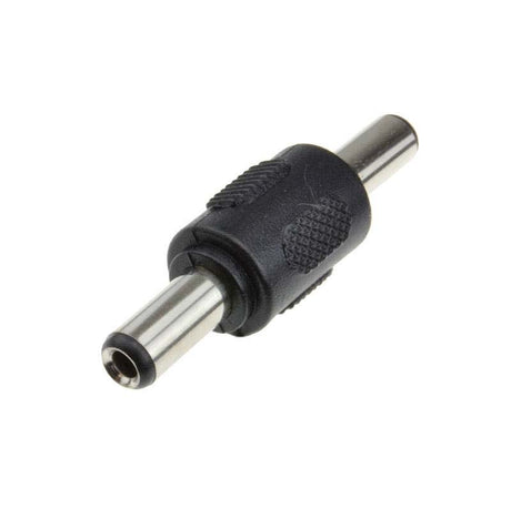Permite adaptar cables con clavija DC macho de medida Ø5,5mm (exterior) Ø2,5mm (pin interior) a DC macho de medida Ø5,5mm (exterior) Ø2,5mm (interior)