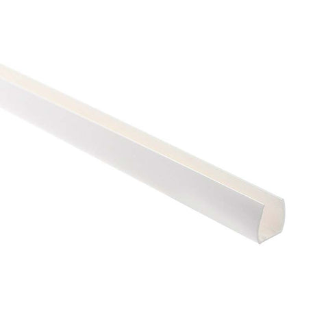 El carril de PVC para LED NEON es perfecto para realizar instalaciones profesionales y sujetar firmemente los diversos tramos. INCLUYE: perfil de PVC de color blanco de 1 metro de longitud.