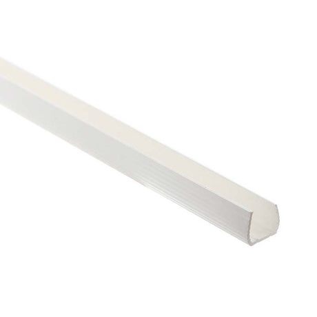 El carril de PVC para LED NEON es perfecto para realizar instalaciones profesionales y sujetar firmemente los diversos tramos. INCLUYE: perfil de PVC de color blanco de 1 metro de longitud. Sus dimensiones redudidas lo hacen válido también para el NEON mini de 9x18mm.