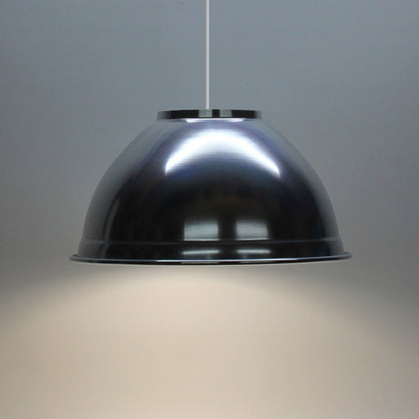 Luminaria colgante con reflector de aluminio y cable transparentes de 2x0,75mm de 1 metro con casquillo E27. Esta lámpara ofrece una iluminación general para cualquier ambiente moderno.