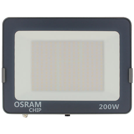 El Foco Proyector LED SMD de 200W con Chip OSRAM es un avance tecnológico en High Efficiency, siendo una opción muy interesante en todo tipo de aplicaciones de exterior. Destaca por su eficiencia, alto CRI, alto factor de potencia y robustez.