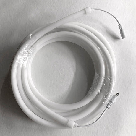 Tapa de inicio de línea pasar el cable de conexión por la parte frontal y conectar a la tira led en el tubo de silicona NEON. Se aconseja utilizar silicona pegamento o algún otro material adhesivo para fijarlo.