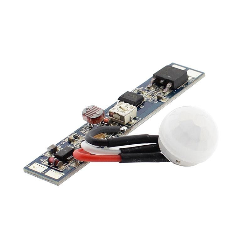 Sensor crepuscular + movimiento que permite el encendido/apagado de la tira led dependiendo de la luz ambiental y de la detección de moviemiento en su rango de detección. De muy reducido tamaño (57x10mm)