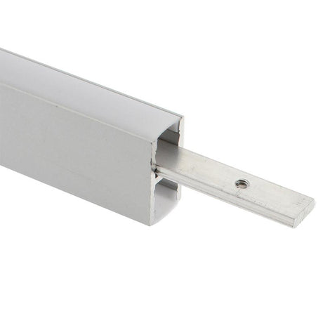 Conector para unir dos perfiles de aluminio KEN. Se ajusta en el interior, incluye tornillos ocultos para una fuerte sujección. Permite hacer luminarias lineales de cualquier longitud.