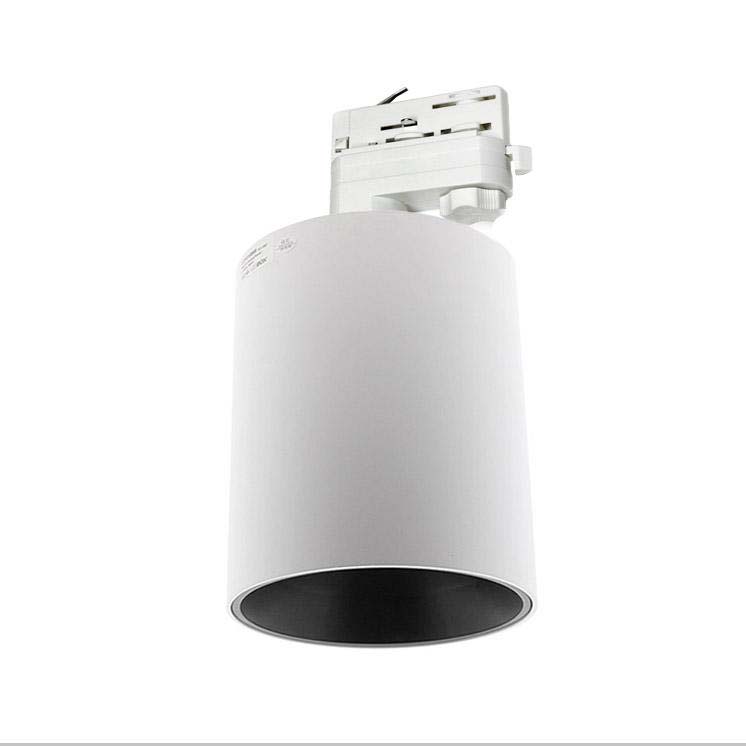 Foco de carril trifásico que permite alojar el LED profesional HOTEL SPOT LED de Ø55 de 9 ó 15W para la iluminación general de todo tipo de ambientes. De estilo minimalista fabricado en aluminio de alta calidad y lacado en color blanco mate. Ideal para proyectos profesionales. Incluye reflector basculante y conector trifásico para conectar a carril.