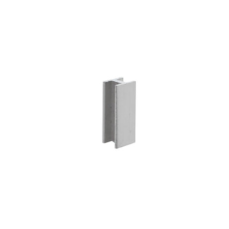 Pieza de conexión de las luminaria de suspensión lineal MOD. Se pueden hacer composiciones modulares con múltiples formas de forma suspendida o en superficie con los módulos de conexión opcionales.