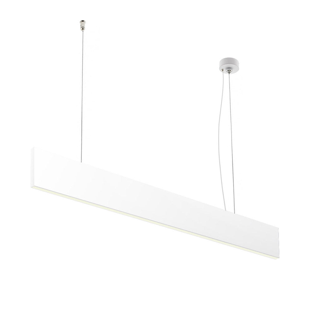 Luminaria lineal suspendida con un diseño arquitectónico en donde la última tecnología led es adaptada a la simplicidad de la lámpara de forma lineal que ofrece una luz difusa y suave. Es un verdadero punto de atracción en la decoración de cualquier ambiente.