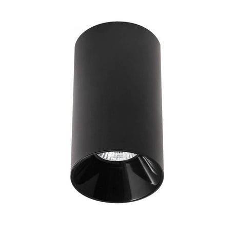 La Lámpara BOX es un Aplique de techo Led para la iluminación general de todo tipo de ambientes. De estilo minimalista fabricada en aluminio de alta calidad, lacado en color negro con reflector negro cromo y forma cilíndrica para suspender del techo, puede instalar como un plafón de techo