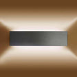 Aplique LED de pared funcional y decorativo de diseño moderno y minimalista y color plata. Permite generar un tipo de luz difusa y homogénea. Los apliques de pared Led suelen ser luminarias que complementan a la iluminación principal siendo un elemento importante en la decoración de los más variados ambientes.
