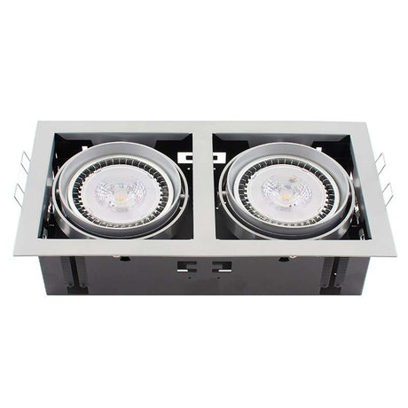 Gabinete o carcasa tipo Kardan de dos focos. Empotrable totalmente orientable fabricado en aluminio y lacado en color silver, para bombillas tipo AR111. No incluye bombilla led.