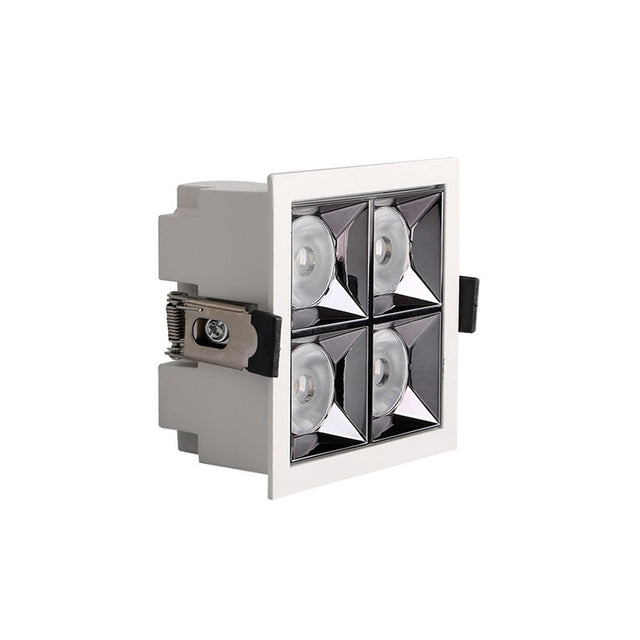 Foco empotrable LED con chip OSRAM SMD5050  de alta potencia y con 20W de potencia. Dispone de factor antideslumbramiento URG 17 y un ángulo de apertura de 24º. Con una iluminación más directa para centrar la luz en puntos específicos. Una iluminación de acentuación elegante y distintiva.