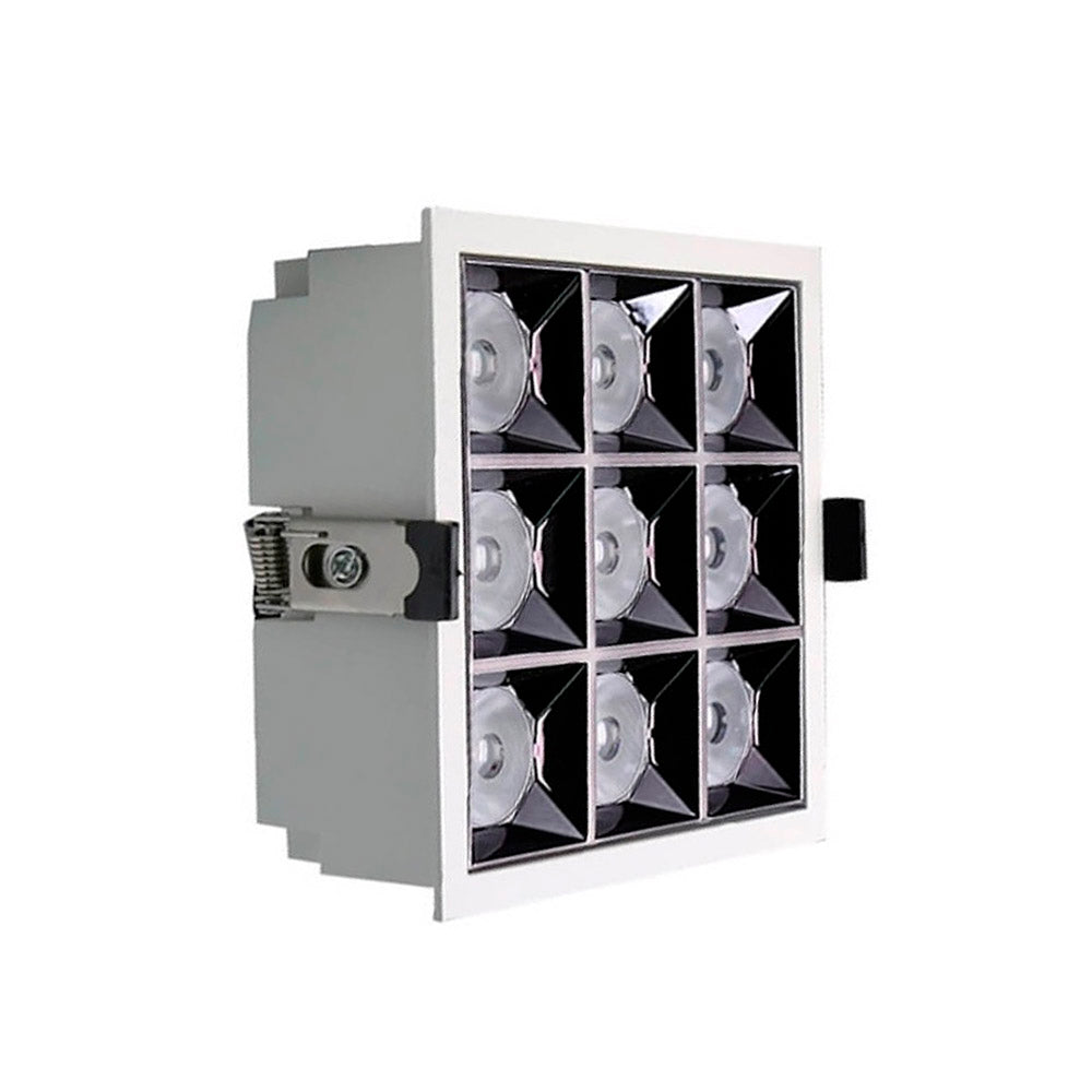 Foco empotrable LED con chip OSRAM SMD5050  de alta potencia y con 40W de potencia. Dispone de factor antideslumbramiento URG 17 y un ángulo de apertura de 24º. Con una iluminación más directa para centrar la luz en puntos específicos. Una iluminación de acentuación elegante y distintiva.