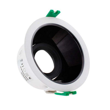 Housing compatible con el foco profesional HOTEL SPOT 9-15w de Ø55mm de diámetro. Con una gran calidad de sus materiales y acabados. Lacado en color blanco mate y reflector pulido en negro titanio. Basculante. Altura 49mm para alojar el spot led.