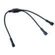 Cable con protección IP67 con una entrada macho y dos salidas hembra para conectar focos de extrerior con conectores estancos. Dos hilos para conexiones de focos monocromo.