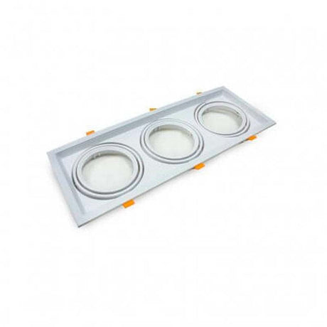 Marco triple empotrable y orientable de acero para lámparas AR111
