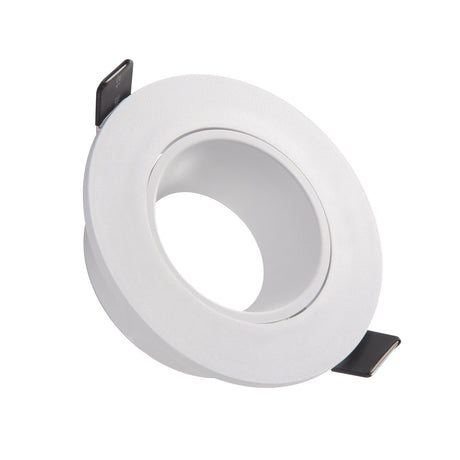Aro basuclante con diseño moderno y elegante. Podrás instalar todas nuestras dicroicas de forma rápida y sencilla. Es ideal para instalar en salones, dormitorios, aseos, oficinas, zonas de paso...