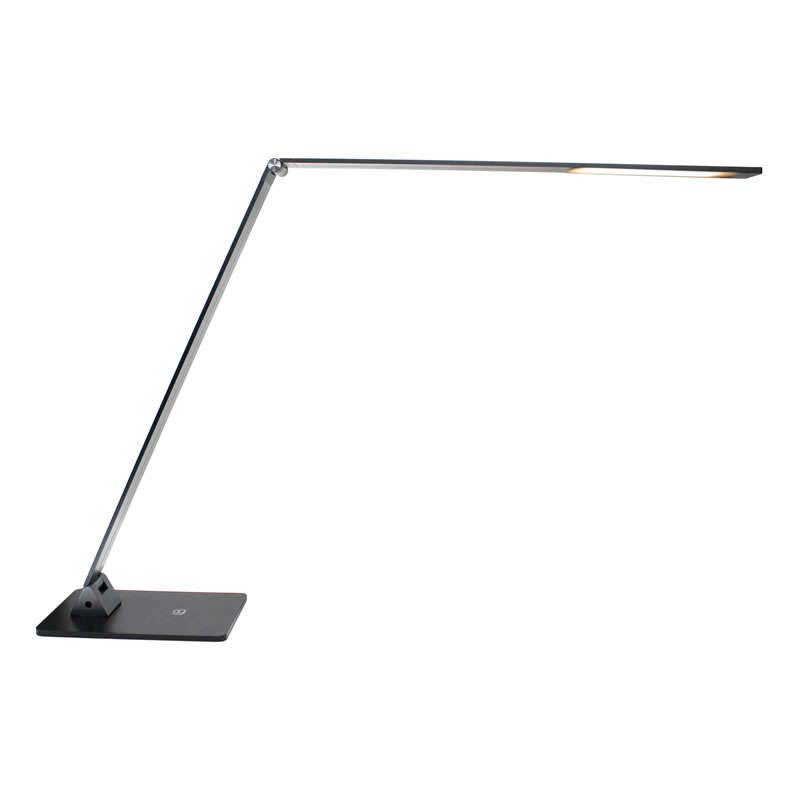 Lámpara de escritorio, flexo Led, de grandes dimensiones con dos brazos articulados y luminaria led de LG de alta potencia, conector USB para carga de dispositivos integrado en la base. Con un diseño estilizado, moderno y funcional, realizado con materiales de la más alta calidad en acero y aluminio. su brazo flexible permite dirigir su haz de luz en cualquier dirección.