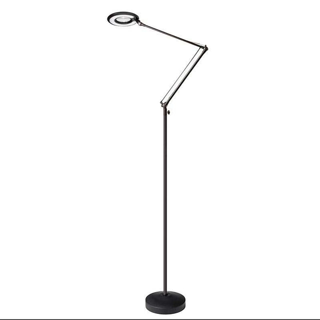 Lámpara led de pie con brazo articulado que permite dirigir su haz de luz en cualquier dirección. Control táctil con selector de intensidad. Con un diseño clásico y funcional. Realizado con materiales de alta calidad.  