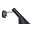 Réplica de la popular lámpara JACOBSEN creada en 1960 por el diseñador danés Arne Jacobsen. Una pieza extremadamente versátil con su característica pantalla en forma de embudo que emite una luz directa hacia abajo permitiendo enfocar la luz fácilmente.