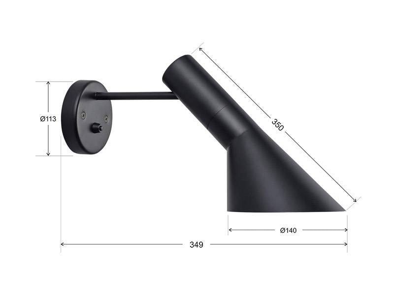 Réplica de la popular lámpara JACOBSEN creada en 1960 por el diseñador danés Arne Jacobsen. Una pieza extremadamente versátil con su característica pantalla en forma de embudo que emite una luz directa hacia abajo permitiendo enfocar la luz fácilmente.