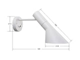 Réplica de la popular lámpara JACOBSEN creada en 1960 por el diseñador danés Arne Jacobsen. Una pieza extremadamente versátil con su característica pantalla en forma de embudo que emite una luz directa hacia abajo permitiendo enfocar la luz fácilmente.