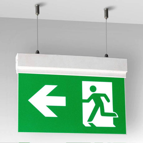 Luz de señalización y emergencia con tecnología LED. Ofrece Luz de forma permanente iluminando la señalética en todo momento. 
