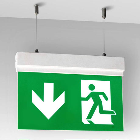 Luz de señalización y emergencia con tecnología LED. Ofrece Luz de forma permanente iluminando la señalética en todo momento. 