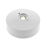Luminaria LED de emergencia de alta calidad con diseño minimalista. Para instalación en superficie, de pequeño tamaño. Más de 180 minutos de autonomía con su batería recargable de Ni-Cd. Configurable como Modo permanente y No permanente. Luz para señalización de salidas, puertas, ascensores, zonas de paso o comunes.