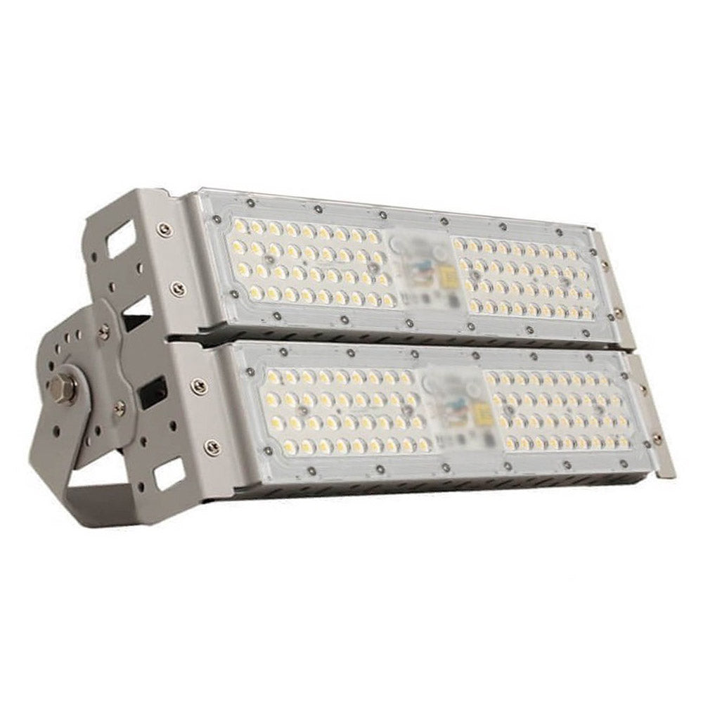 Foco proyector orientable de exterior LED de altas prestaciones . De elevada potencia lumínica y máxima eficiencia energética. Carcasa de aluminio de inyección con radiador que garantiza una eficiente disipación del calor. Con óptica de 60° para alumbrado de distancias largas.