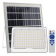 Kit que incluye proyector solar LED con batería de litio integrada de alta potencia, panel solar, mando a distancia y herrajes para su instalación. Incorpora sensores de luminosidad. Ideal para iluminar de manera automatizada y sin necesidad de corriente eléctrica cualquier zona de exterior.