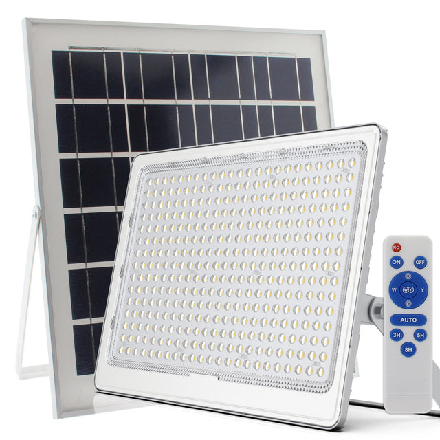 Kit que incluye proyector solar LED con batería de litio integrada de alta potencia, panel solar, mando a distancia y herrajes para su instalación. Incorpora sensores de luminosidad. Ideal para iluminar de manera automatizada y sin necesidad de corriente eléctrica cualquier zona de exterior.