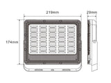 Kit que incluye proyector solar LED con batería de litio integrada de alta potencia, panel solar, mando a distancia y herrajes para su instalación. Incorpora sensores de luminosidad. Ideal para iluminar de manera automatizada y sin necesidad de corriente eléctrica cualquier zona de exterior.