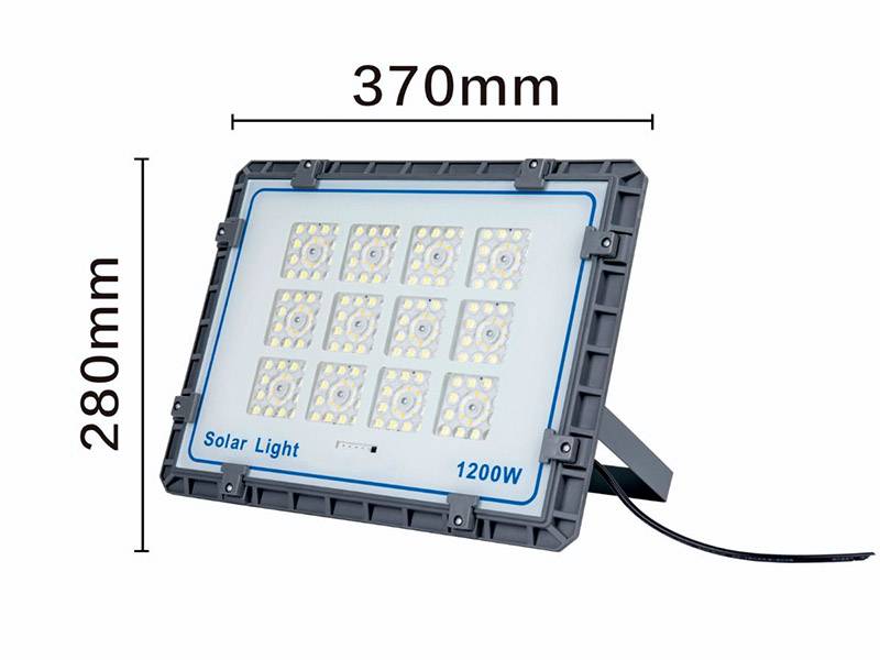 Kit que incluye proyector CCT (luz fría, neutra y cálida) con mando a distancia, con batería integrada, panel solar y herrajes para su instalación. Ideal para iluminar de manera automatizada y sin necesidad de corriente eléctrica cualquier zona de exterior.