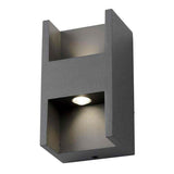 Luminaria led realizada en aluminio de gran calidad y lacado en color gris pavonado para la iluminación de paramentos verticales. Emite un haz de luz sin emisión de calor y gran eficiencia. Lámpara ideal para combinar diferentes tipos de iluminación tanto en interiores como en exteriores.