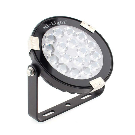 Foco proyector orientable de exterior LED con estaca para su fijación al suelo. Con alimentación DC24V. Altas prestaciones y gran resistencia (IP65). Ofrece máximo control y amplias posibilidades de decoración con luz RGB y luz blanca ajustable desde 2700K a 6500K.