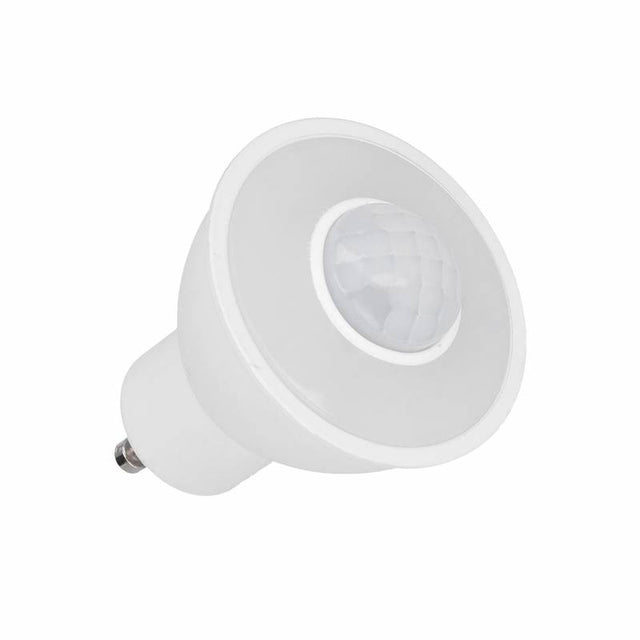 Bombilla LED tipo dicróica de base GU10 de alta potencia lumínica con sensor incorporado de movimiento PIR. Se enciende automáticamente cuando detecta movimiento y se apaga automáticamente al cabo de 20-25 segundos. Ahorro de hasta el 90% en su consumo de luz.