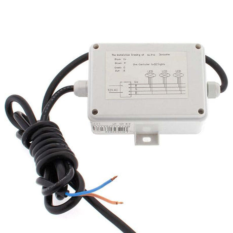 Controlador externo para sincronizar varias lámparas RGB PAR56 LD1032629 (hasta 12 lámparas), en combinación con el mando a distancia LD1032633, permite controlar a la vez varias unidades de forma sincronizada con total seguridad.