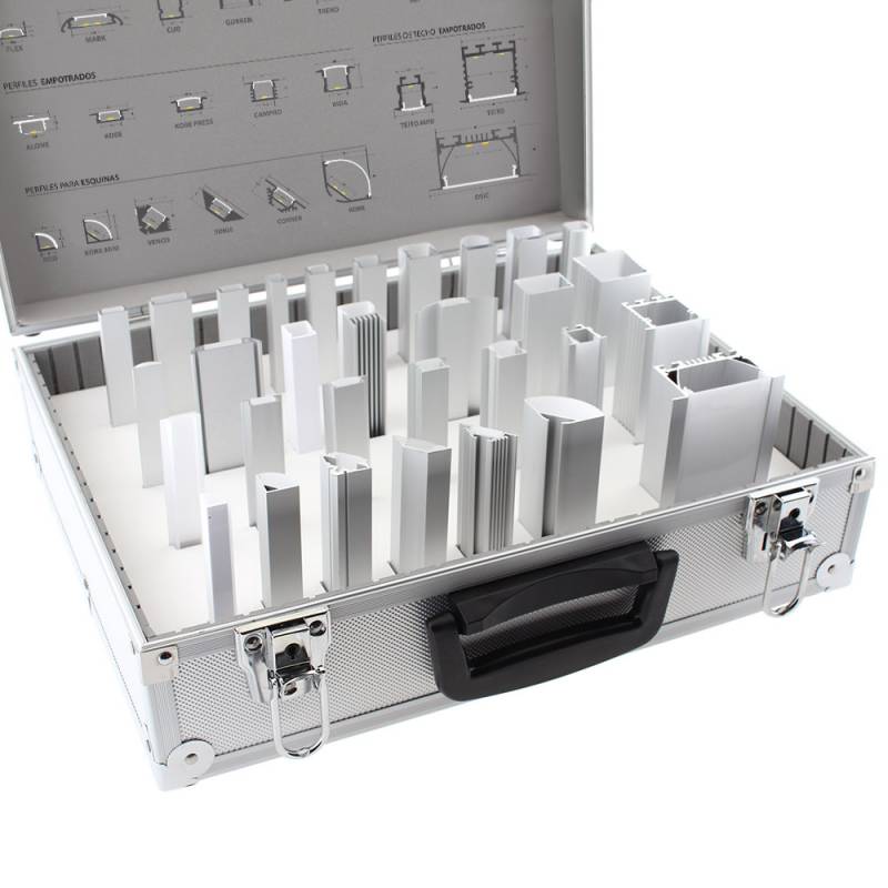 Maletín con un amplio muestrario de perfiles de aluminio para la instalación de tiras led. Incluye perfiles de SUPERFICIE, EMPOTRADOS, para ESQUINAS, de TECHO EMPOTRADOS. Consíguelo GRATIS por un pedido mínimo de 1.500€ en perfiles.