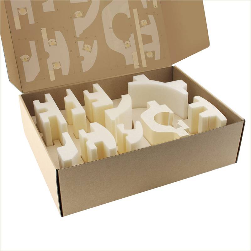 Caja con un amplio muestrario de molduras fabricadas en poliestireno extruido diseñadas para instalación de iluminación lineal led. Consíguelo GRATIS por un pedido mínimo de 500€ en molduras.