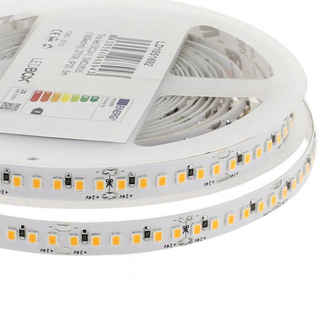 Tira LED de alta potencia lumínica SMD2835. Incorpora cinta adhesiva 3M-300LSE de máxima calidad para colocar la tira en cualquier superficie. Tira de 5 metros.