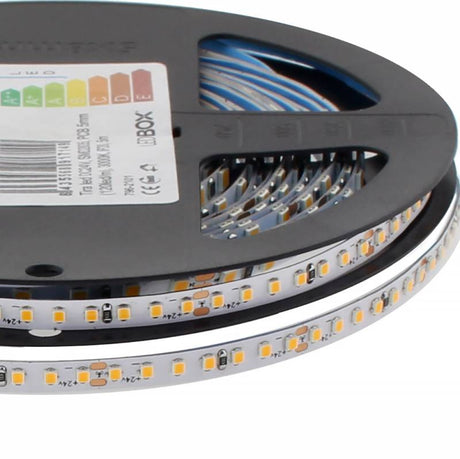 Tira LED con el nuevo Chip SAMSUNG de alta potencia lumínica SMD2022. PCB de sólo 5mm, CRI90. Incorpora cinta adhesiva 3M térmica de máxima calidad para colocar la tira en cualquier superficie. Tira de 5 metros.