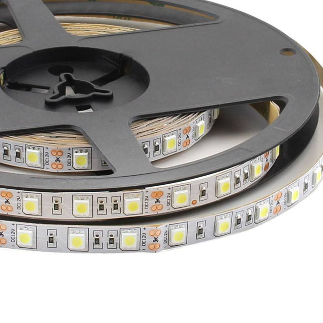 Rollo de tira LED monocolor de 5 metros (60 Leds/metro) de calidad superior. Con Chip de alta potencia lumínica Epistar SMD5050. Material flexible adaptable a cualquier superficie. Cuenta con un potente adhesivo 3M para colocar la tira en cualquier superficie. Genera poco calor y tiene un costo de mantenimiento muy bajo