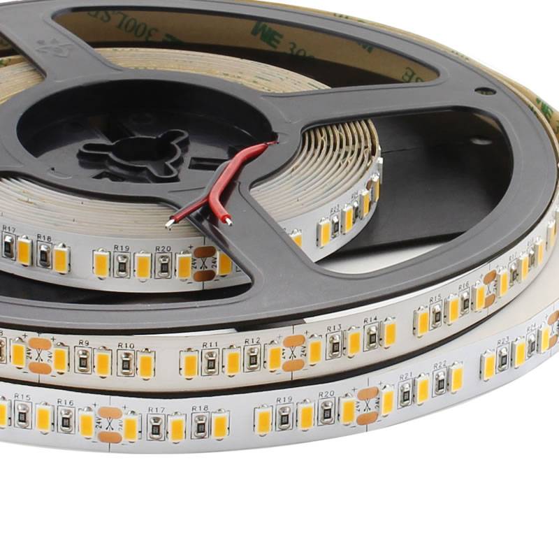 Tira LED con el nuevo Chip Samsung con 120led/metro de alta potencia lumínica SMD5630 y doble PCB de 12mm para una mejor disipación del calor. Incorpora cinta adhesiva 3M 300LSE para colocar la tira en cualquier superficie. Tira de 5 metros.