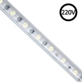 Bañador de pared en tira led flexible de silicona IP67 con 32 led por metro. Cada led dispone de lente óptica de 30º para proyectar la luz a gran distancia. Por su flexibilidad y alta luminosidad es ideal para crear cortinas de luz y cajas de luz de gran efectividad tanto en interiores como en exteriores.