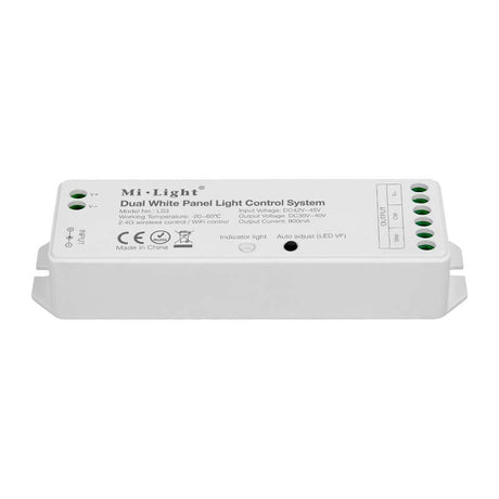 Controlador específico para paneles led con entrada DC30-40C, 900mA. En combinación con un mando permite regular la intensidad y temperatura, apagado/encendido de un panel led. Con un mismo mando es posible controlar todos los controladores a su alcance.