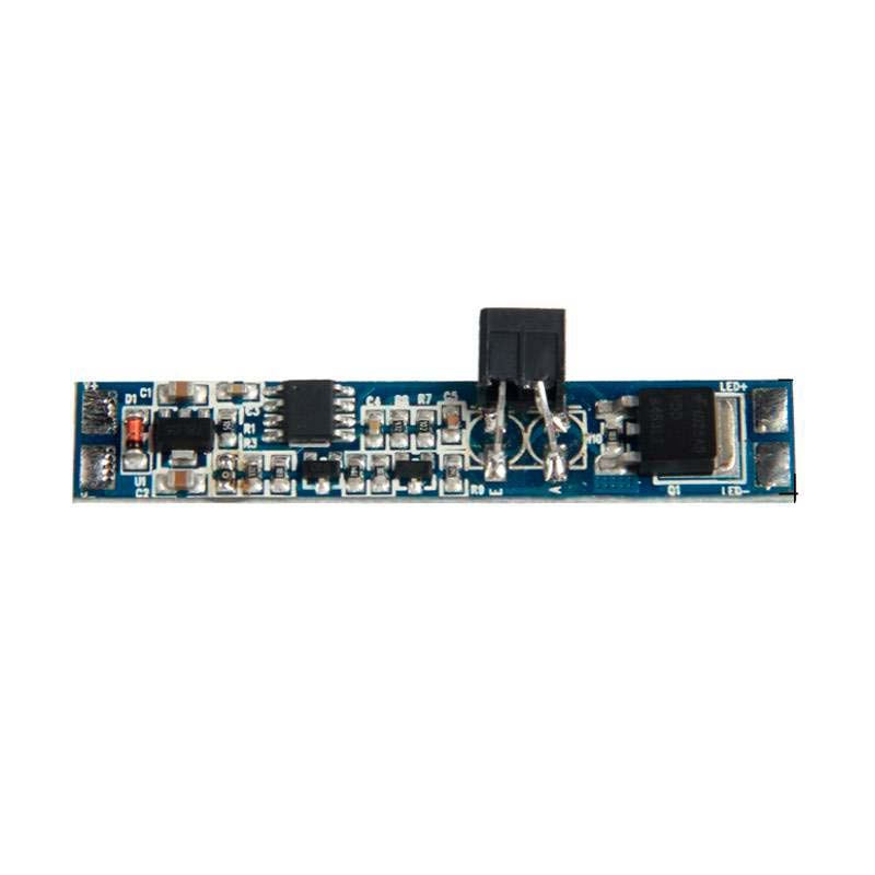 Sensor IR de reducido tamaño (55x10mm) para instalar en un perfil que se conecta directamente a la tira led monocolor y permite encenderla automáticamente cuando detecta movimiento (puerta abierta). La posición acodada del sensor permite su instalación para nuevas aplicaciones.