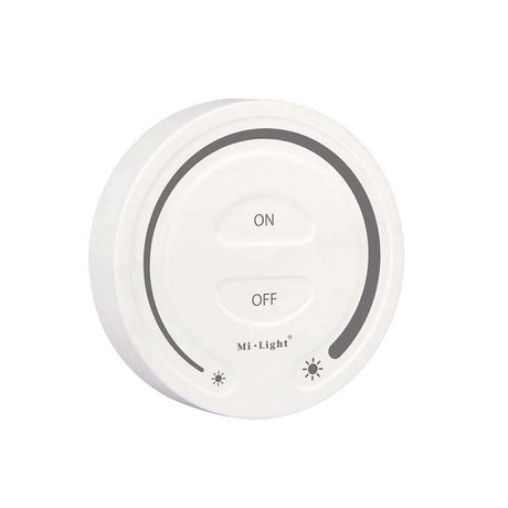 Mando de superficie con control táctil de gran calidad y cuidado diseño. Ideal para el control de la intensidad de las tiras Led monocolor. Se puede encender/apagar, ajustar el brillo y efecto noche a través del panel táctil. Compatible con todos los controladores dimming de MyLight. Se alimenta con 2 pilas tipo AAA y es posible ponerlo en cualquier superficie sin necesidad de empotrar.