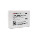 Controlador WiFi de última generación compatible con toda la gama de controladores, mandos, proyectores, downlight y bombillas WiFi de MyLight. Puedes controlar los dispositivos compatibles a través de conectividad WiFi mediante APP a través del smartphone Android o iOS y compatible con Alexa (el control por voz de Amazon). Un nuevo concepto de control para tus luminaras WiFi de Mylight. 