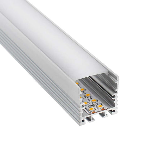 Perfil de aluminio para proteger y ocultar las tiras led, lo que permite realizar instalaciones profesionales, limpias y con estilo.